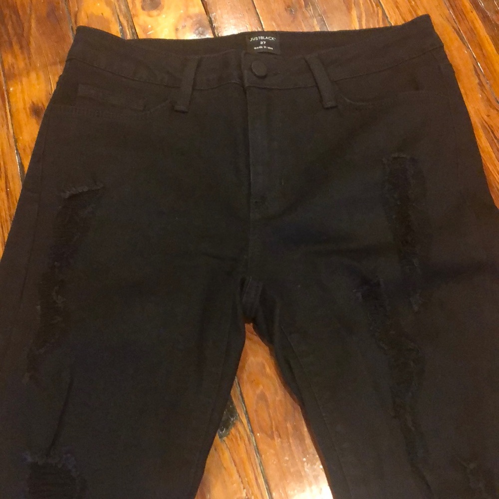 NWOT Just Black Skinny Distressed Jeans